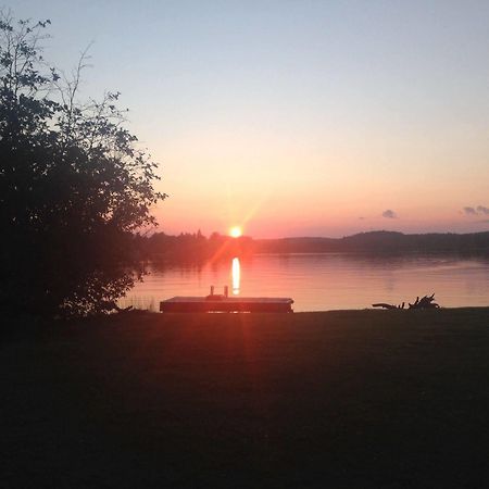Algonquin'S Edge Resort Madawaska エクステリア 写真