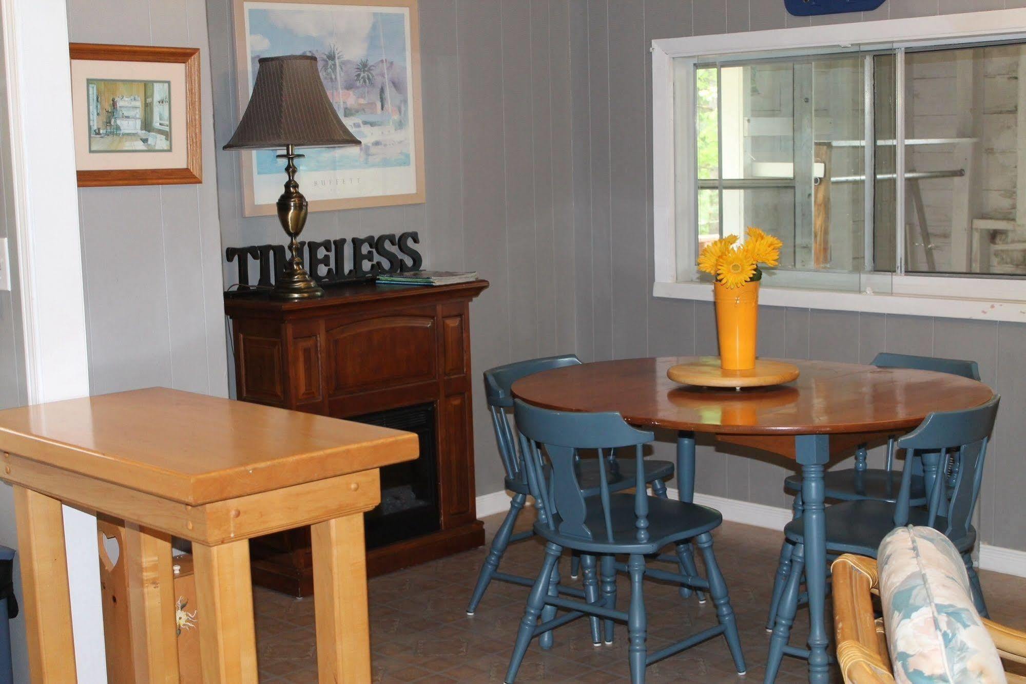 Algonquin'S Edge Resort Madawaska エクステリア 写真