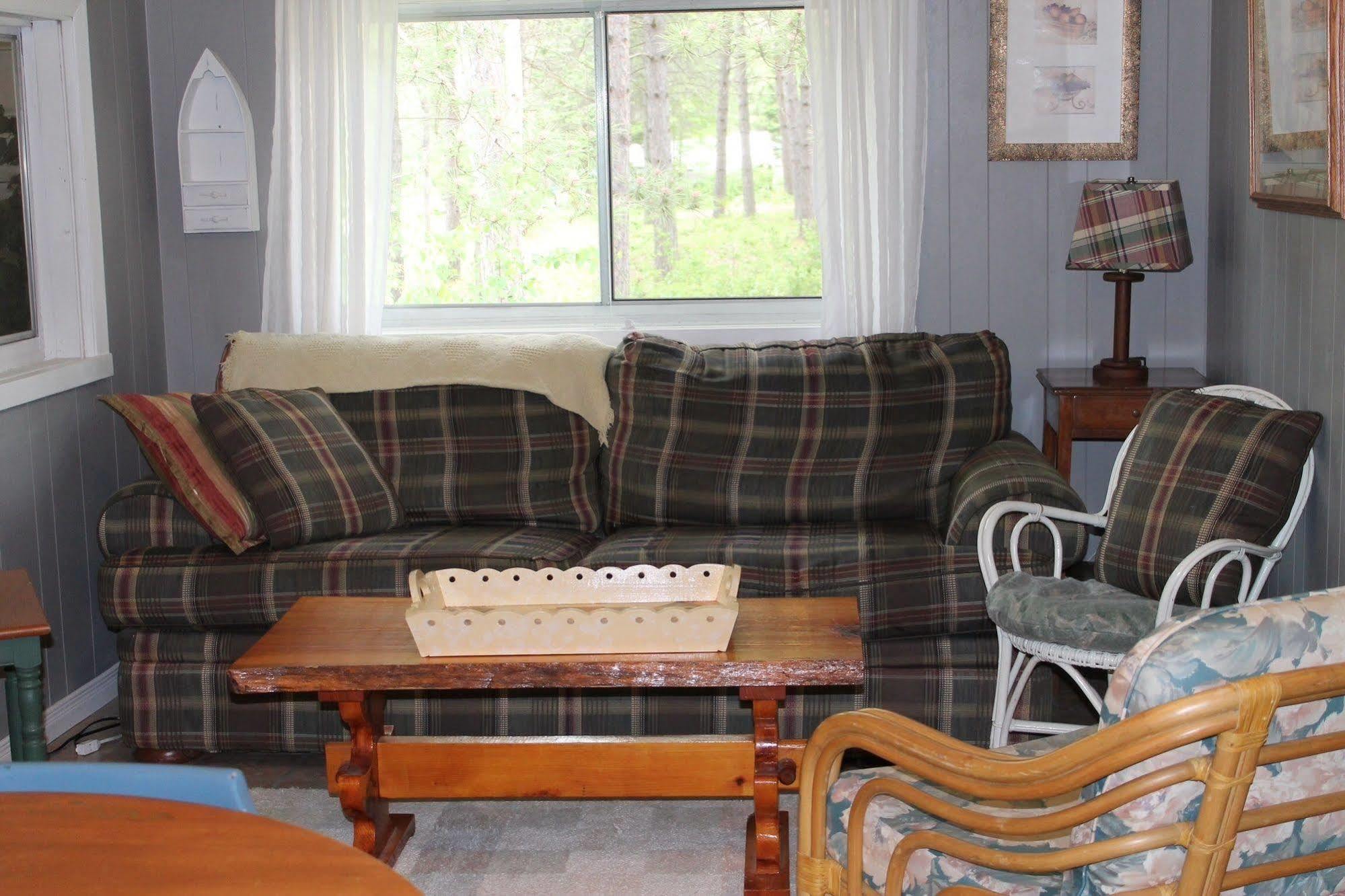 Algonquin'S Edge Resort Madawaska エクステリア 写真